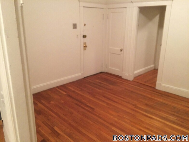 Building Photo - 231 Park Dr