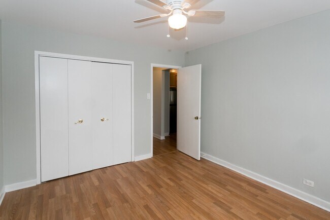 Building Photo - 448 W Wellington Ave