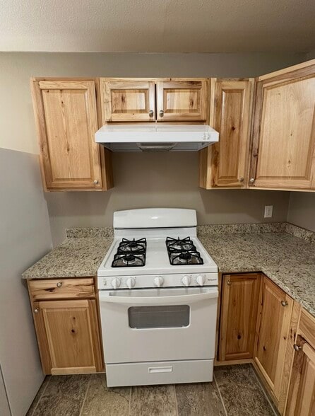 Building Photo - 301 Alamosa