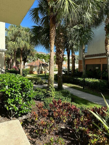 Building Photo - 9873 Baywinds Dr