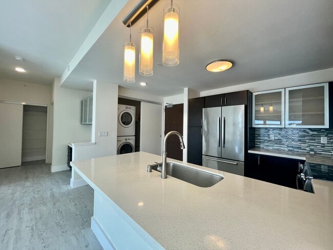 Building Photo - Fully Renovated Modern 1-Bedroom Unit – Prime Kaka?ako Location