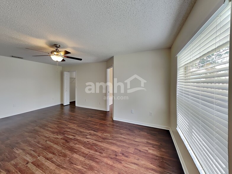 Building Photo - 1234 SW Alesio Ln