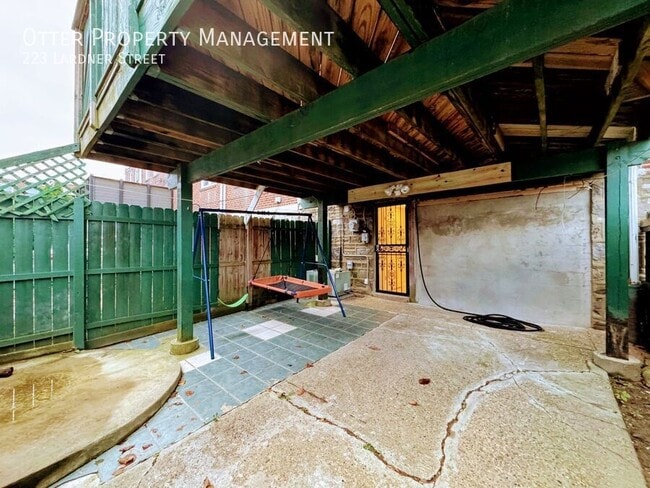 Building Photo - 223 Lardner St