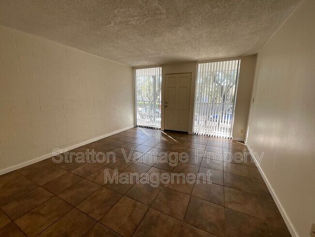 Building Photo - 6936 E 4th St