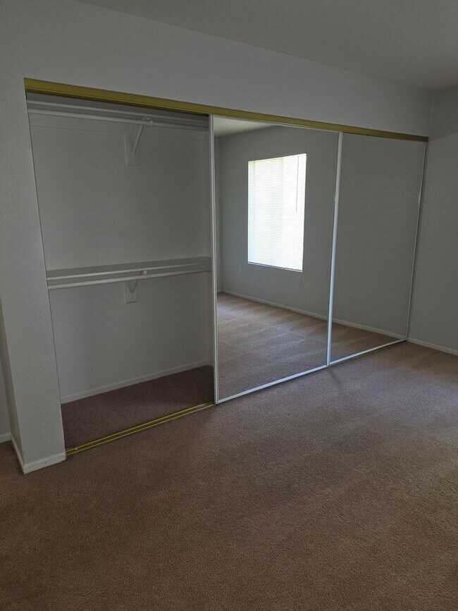 Building Photo - 8452 Boseck Dr