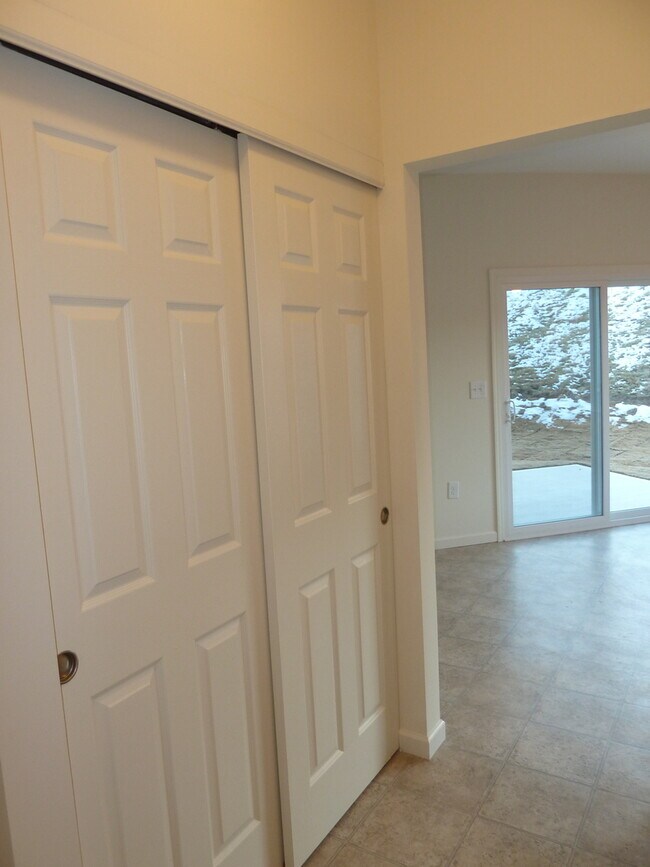 Building Photo - Beautiful Brick Home in Primrose Creek – B...