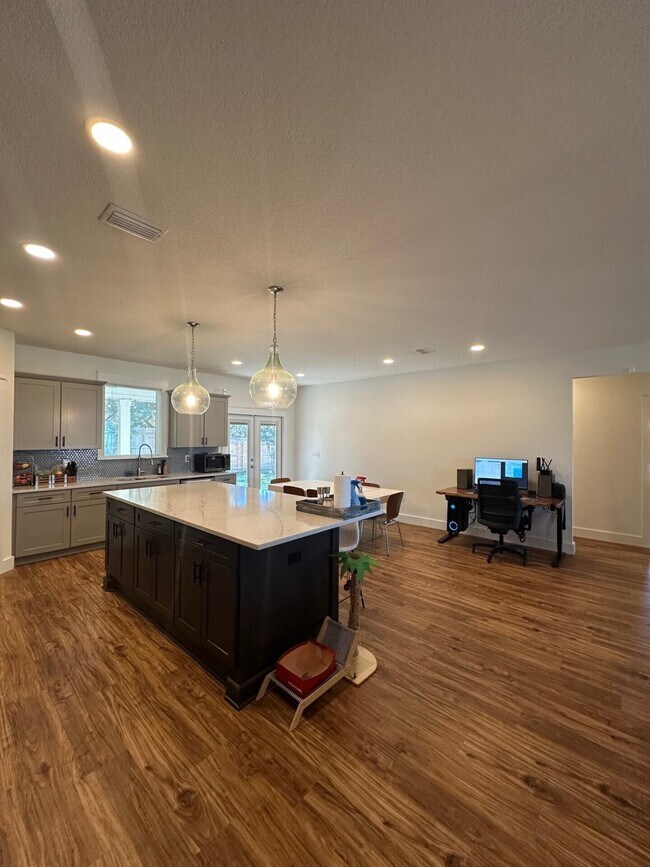 Building Photo - 4819 Whitewood Rd