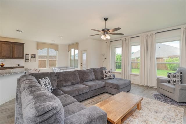 Building Photo - 205 Oakcrest Dr