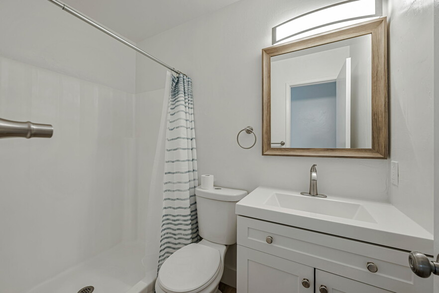 Building Photo - 6046 Reo Pl