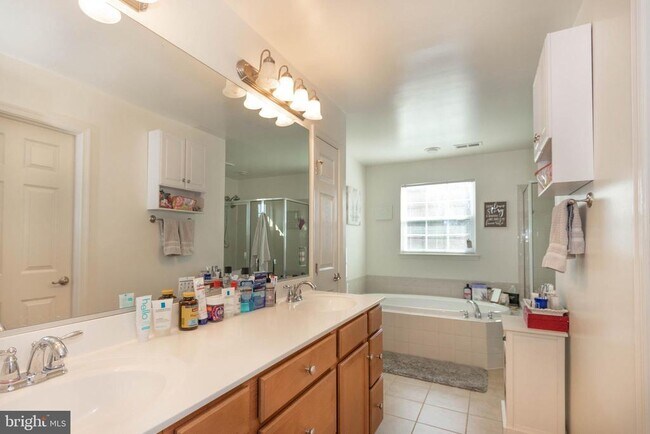 Building Photo - 7629 Hamelin Ln