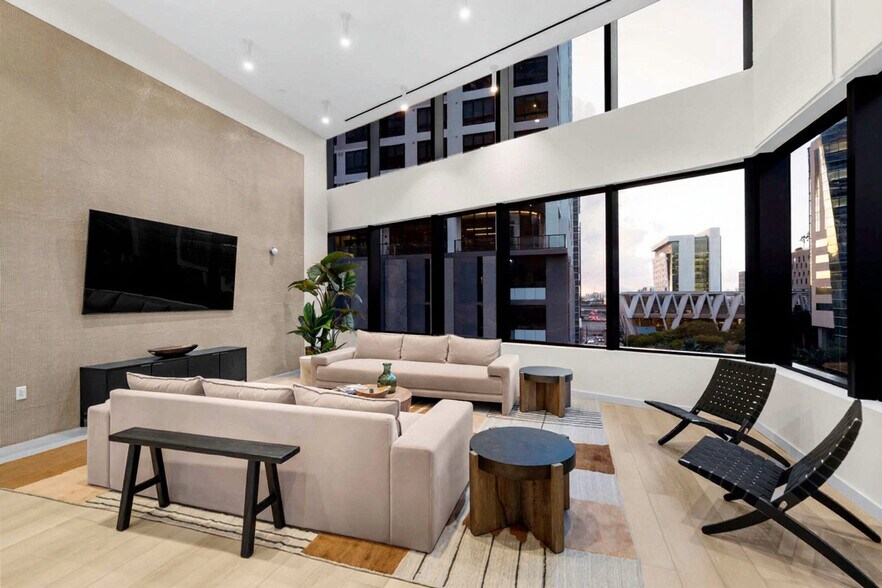 Building Photo - 225 N Miami Ave