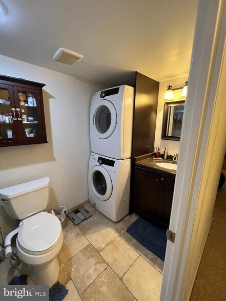 Building Photo - 3304 Valley Dr