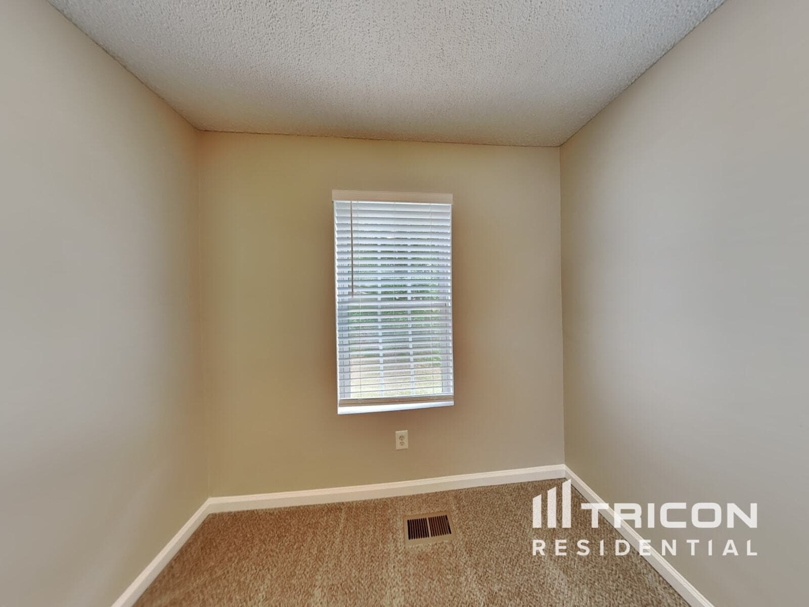Building Photo - 5922 Graywood Cir SE