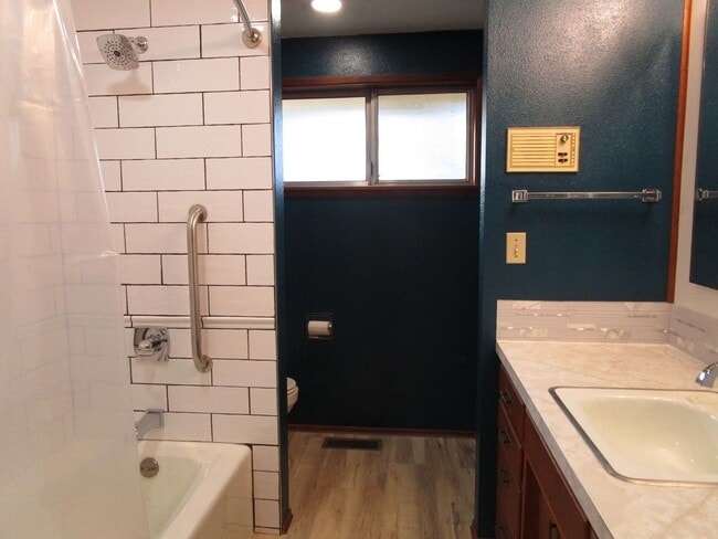 Building Photo - 901 N Fruitdale Rd