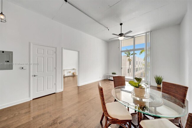 Building Photo - 2100 Van Buren St