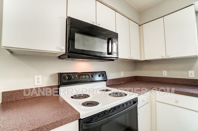 Building Photo - 3565 Turret Green Dr