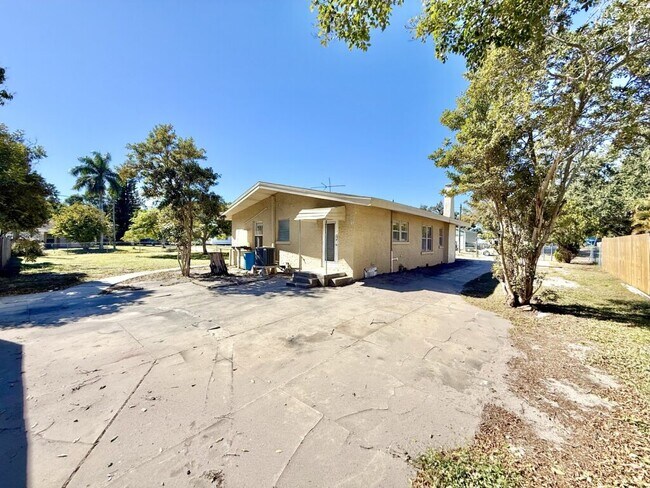 Building Photo - 1013 23rd St W