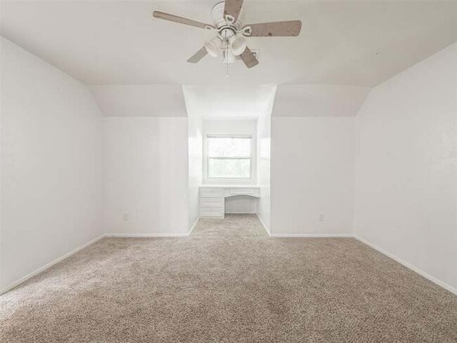 Building Photo - 404 Carter Dr