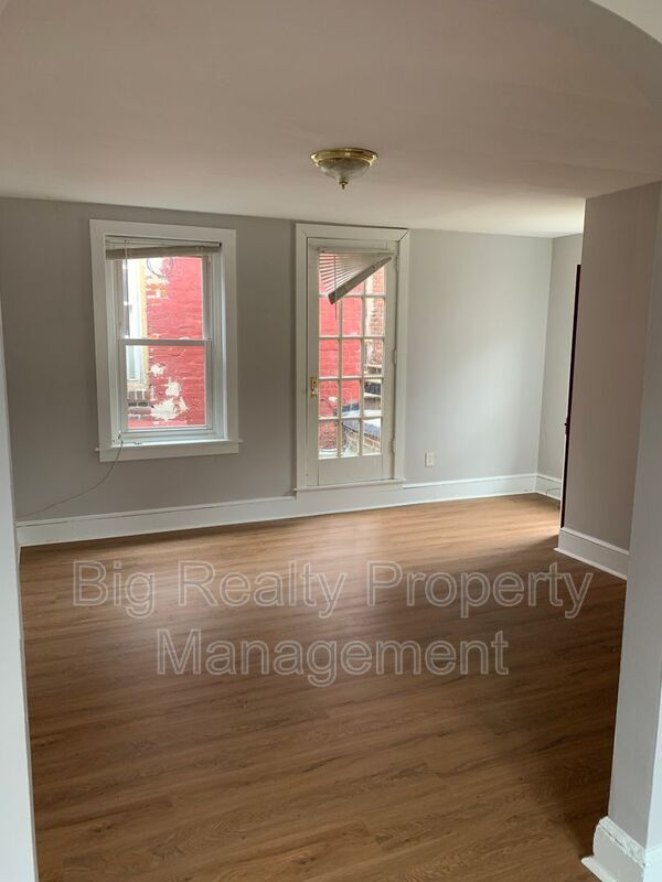 Building Photo - 334 Chestnut St