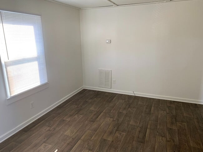 Building Photo - 1514 Sloan St