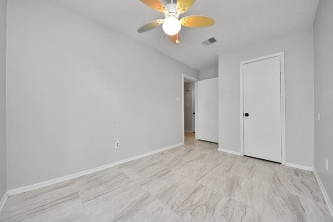 Building Photo - 4830 Ridgestone St