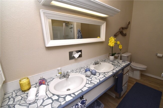 Building Photo - 6889 Beverly Glen Ave