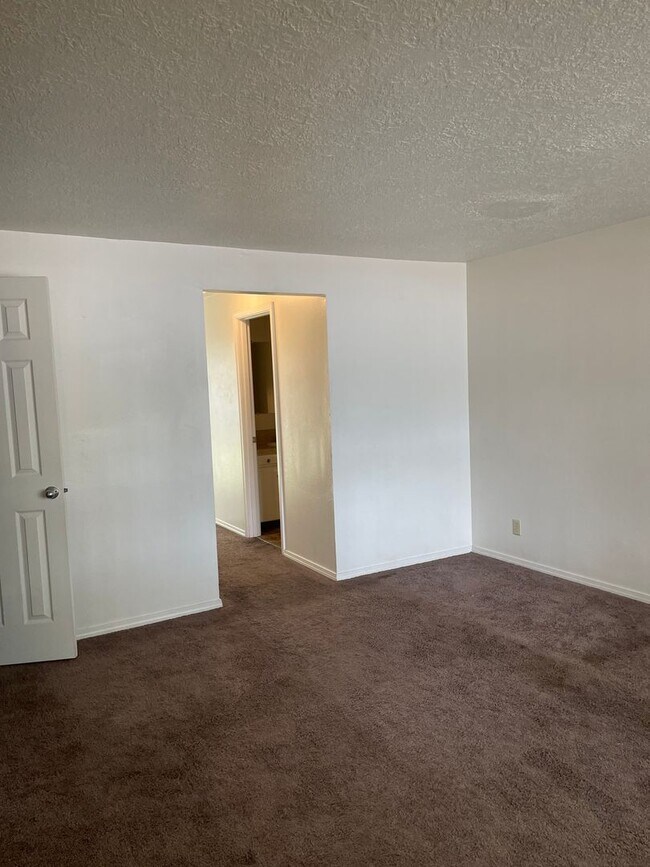 Building Photo - 4932-4942 Elkhorn Ct SE Salem, OR 97317