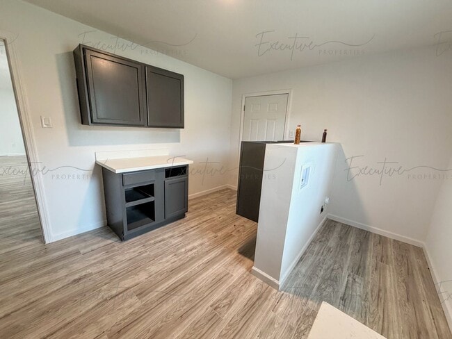 Building Photo - Available Now – Updated 3-Bed, 2-Bath Home in Iowa with Garage