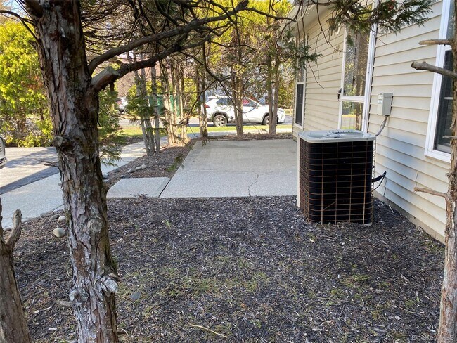 Building Photo - 50 Olde Wagon Rd