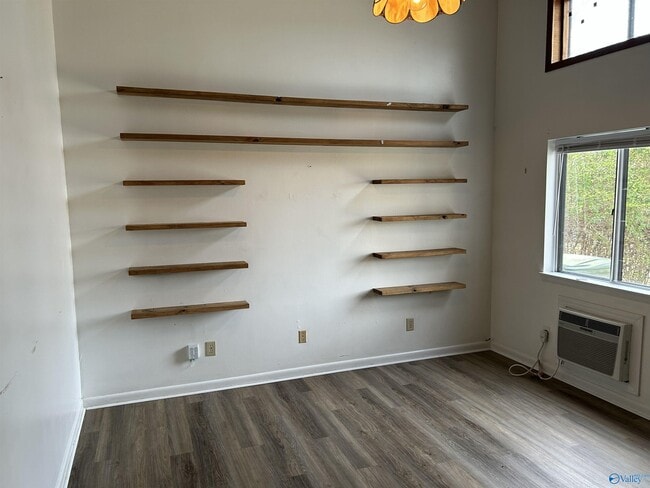 Building Photo - 1422 Humes Ave NE