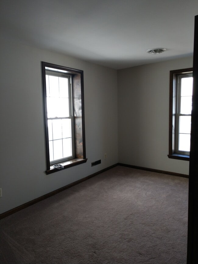 Building Photo - 519 W Potomac St