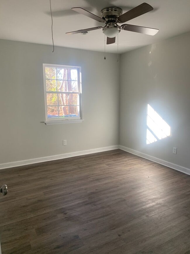 Building Photo - Two Bedroom, One Bath Duplex in Havelock