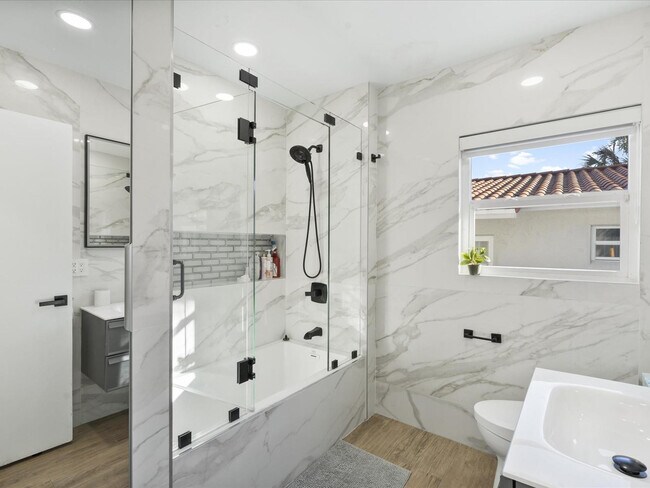 Building Photo - 9232 Harding Ave