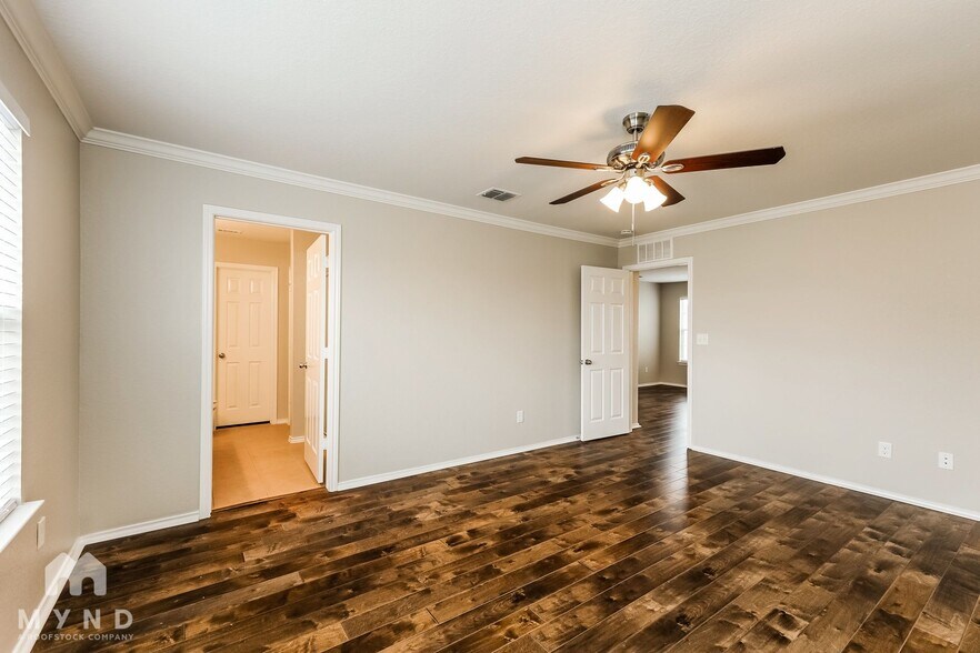 Building Photo - 11331 Fine Design