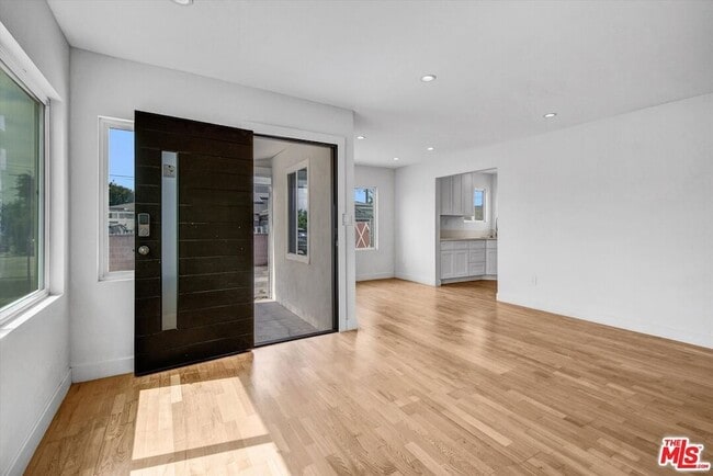 Building Photo - 21431 Moneta Ave