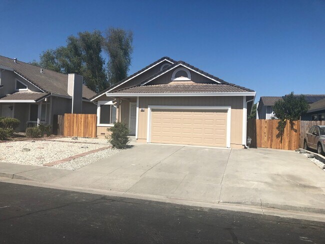 Building Photo - 1032 Wood Hollow Cir