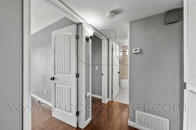 Building Photo - Charming Oceanside Retreat Near Camp Pendleton