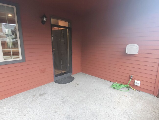 Building Photo - Great Home in Sherwood! Primary Suite on M...
