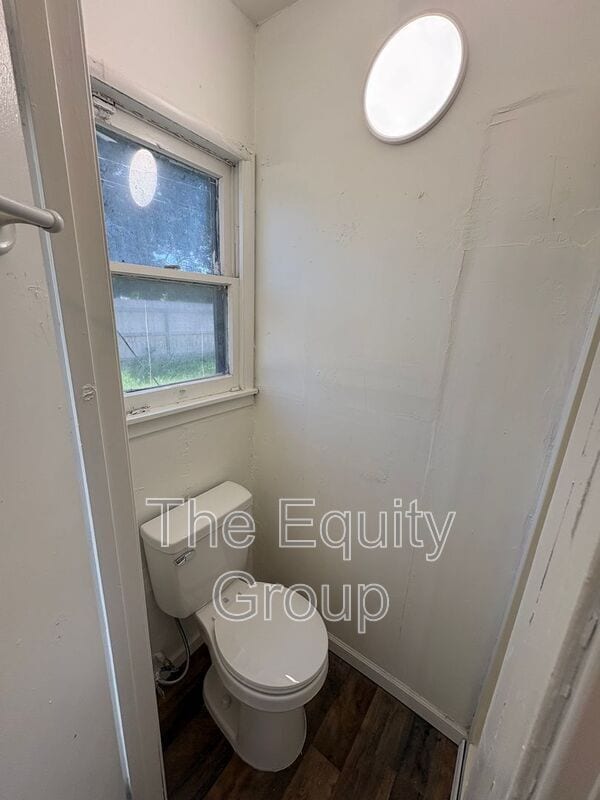 Building Photo - 495 N Perry Ave