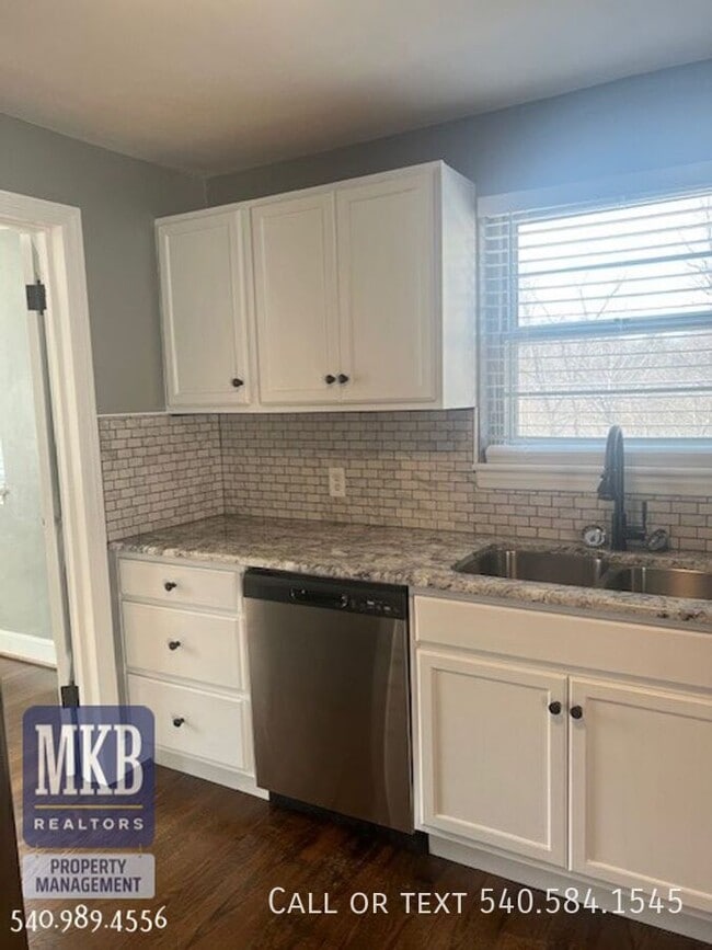 Building Photo - 6221 Shady Acres Dr