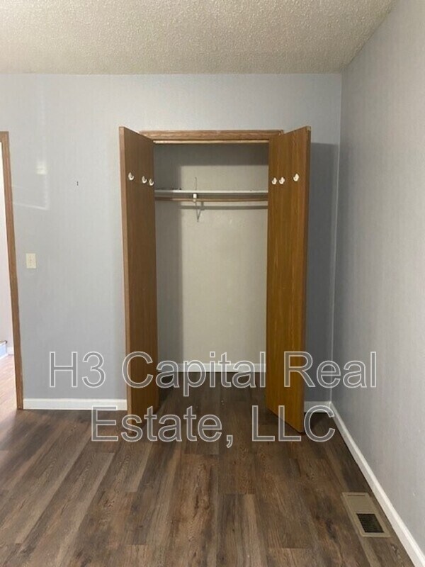 Building Photo - 117 S Main St