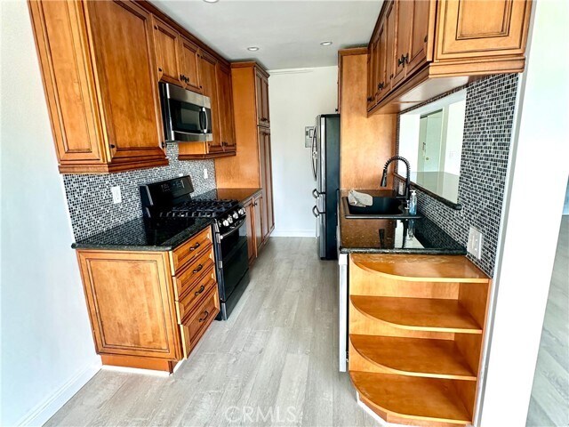 Building Photo - 423 Rexford Dr
