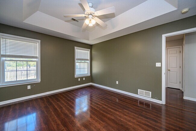 Building Photo - 709 Campusview Dr