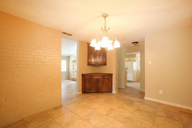 Building Photo - 12029 Acorn Oak St