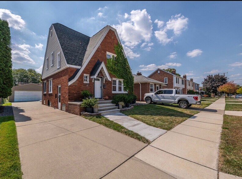 Building Photo - 15777 McLain Ave