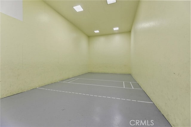 Building Photo - 5500 Owensmouth Ave