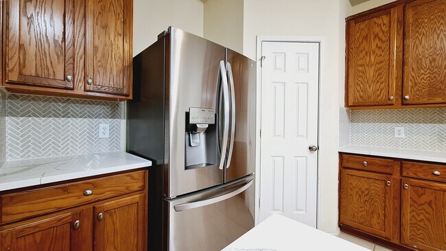 Building Photo - 5812 Lava Dr