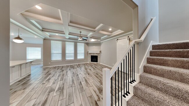 Building Photo - Luxury 5 Bedroom, 3 Bathroom, 3 Car Garage...
