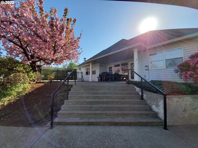 Building Photo - 10620 SW Davies Rd