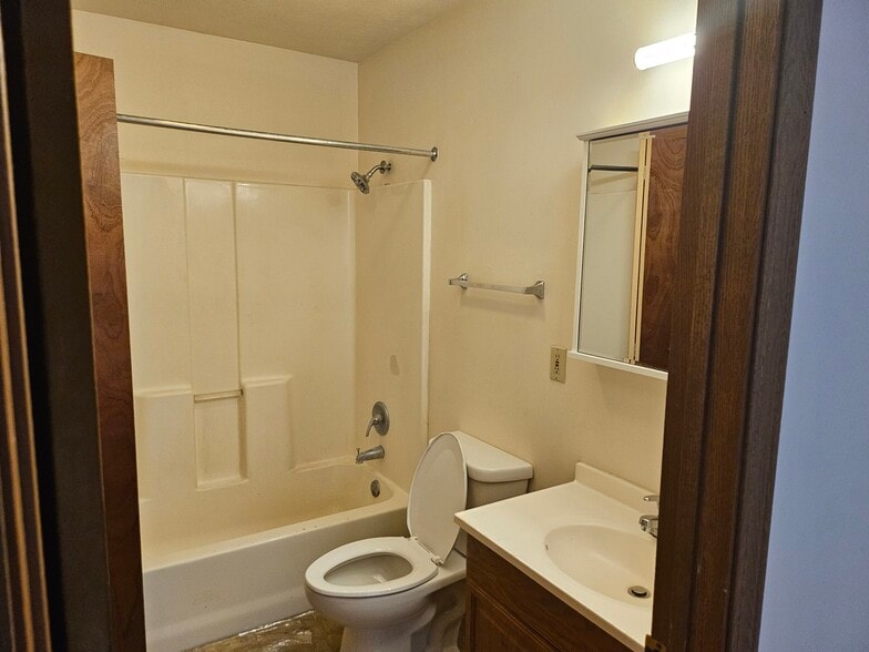 Building Photo - 683 N 5th St